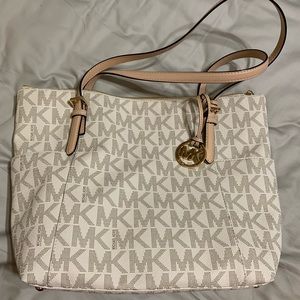 BRAND NEW MICHAEL KORS PURSE WITH WALLET